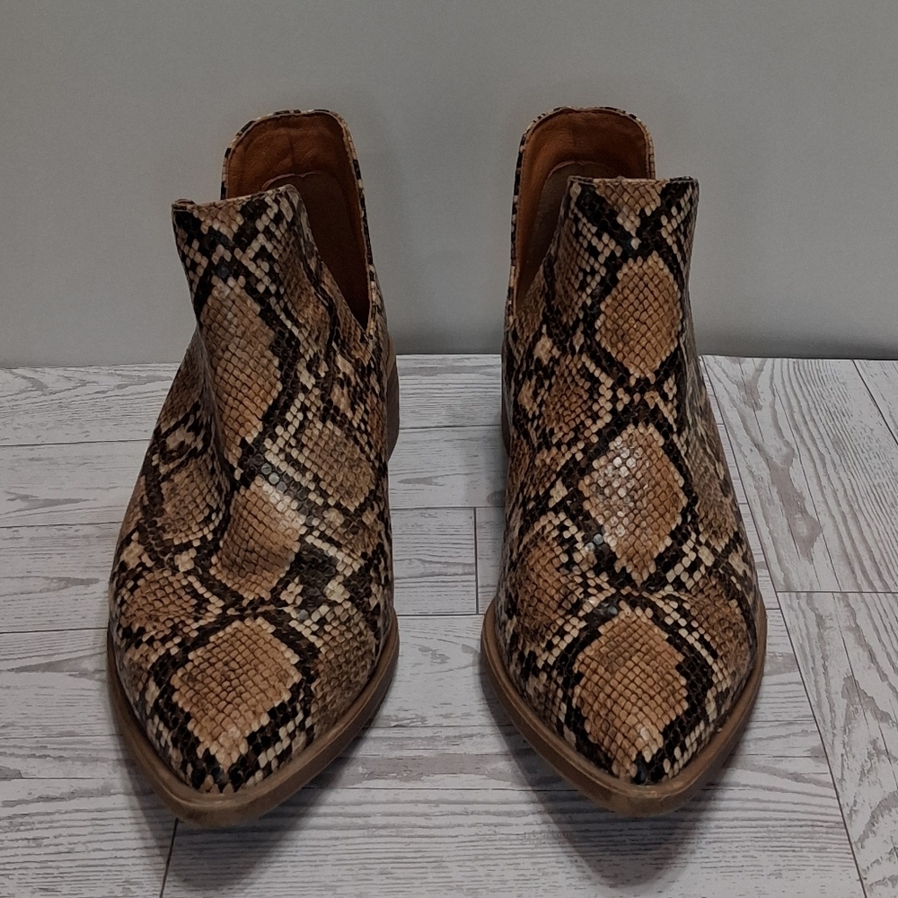 Steve Madden Brown Snake Print Joella Pointed Toe Women's Ankle Booties Size 10